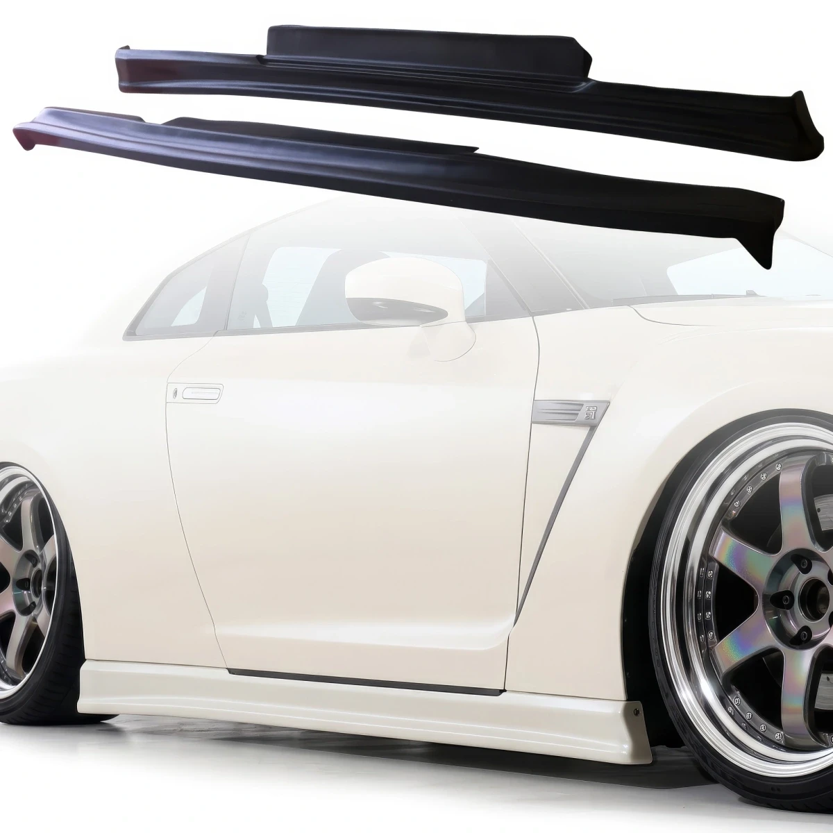 FRP CWE Side Skirts > Nissan GT-R GTR (R35) 2009-2017 - 102585
